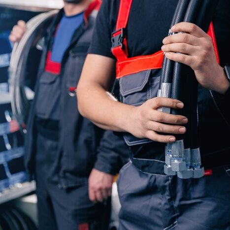 Steel,Fittings,For,Hydraulic,Hoses,,Industrial,Worker,In,Warehouse,In Steel,Fittings,For,Hydraulic,Hoses,,Industrial,Worker,In,Warehouse,In